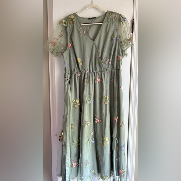 BloomChic Green Ruched Puff Sleeve Midi Dress - Picture 6 of 6